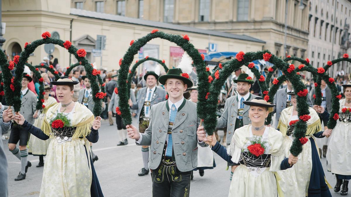 oktoberfest: trachten- und schützenzug 2025