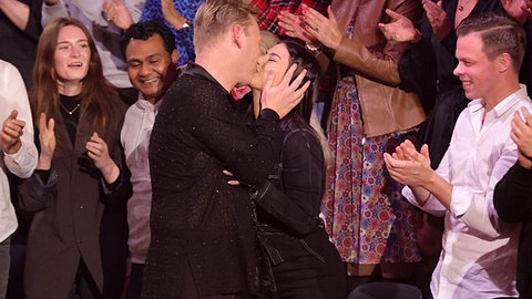 Nach jeder Lets Dance-Show rennt Knossi zu seiner Freundin und gibt ihr einen Kuss - Foto: Joshua Sammer/Getty Images