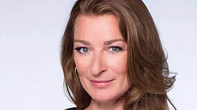 carla-neue-liebe-rote-rosen - Foto: ARD / Thorsten Jander