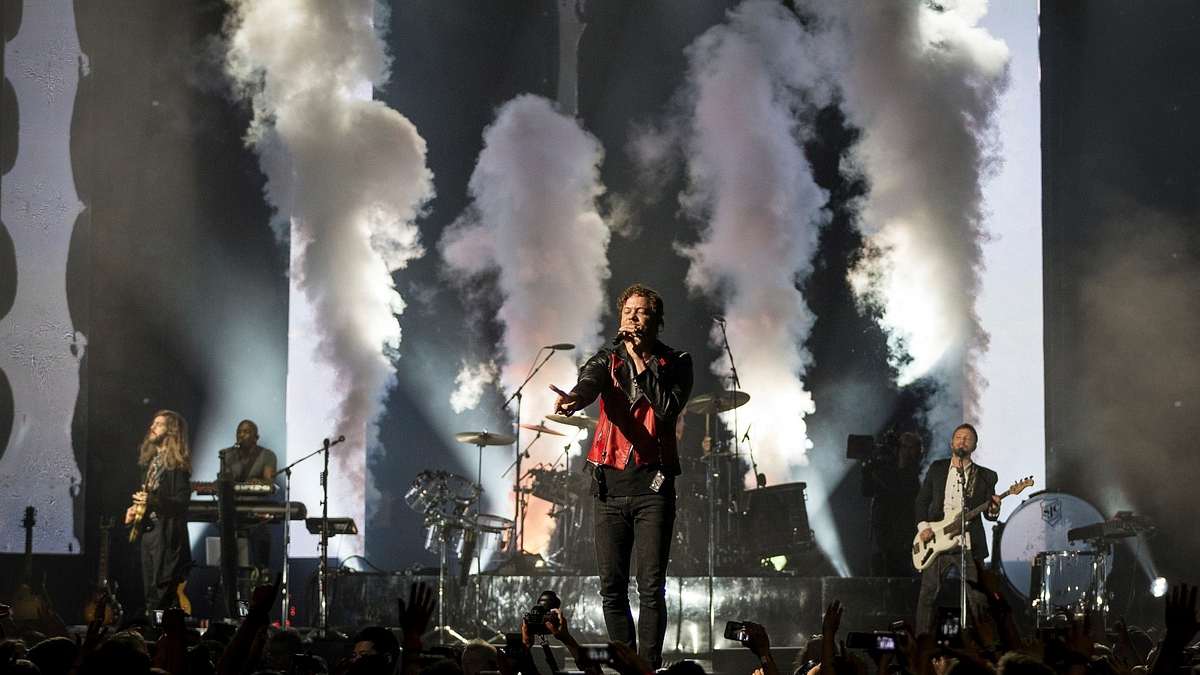 Imagine Dragons: Smoke + Mirrors Live Imagine Dragons: Smoke + Mirrors Live