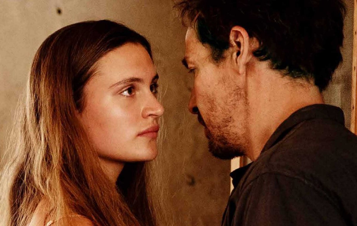 Irgendwann werden wir uns alles erzählen: Maria (Marlene Burow) und Henner (Felix Kramer)