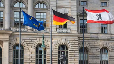 sondersendung nach den wahlen in mecklenburg-vorpommern und berlin - Foto: Media Press / sergey kelin / 295049469 / Sergey Kelin - stock.adobe.com sondersendung nach den wahlen in mecklenburg-vorpommern und berlin - Foto: Media Press / sergey kelin / 295049469 / Sergey Kelin - stock.adobe.com