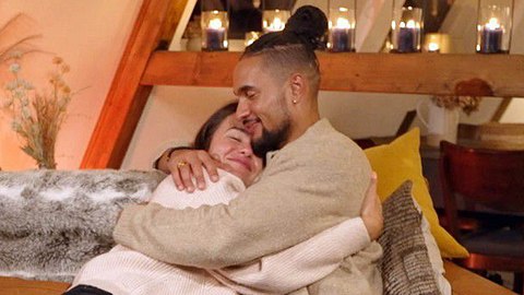 Der Bachelor hat sich für Angelina entschieden. Ein irres Gerücht besagt, dass sie schwanger ist - Foto: RTL+
