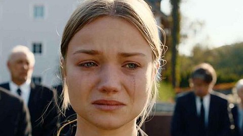Influencerin Julia Beautx, hier in ihrer Rolle als Vivi Klettmann in Gestern waren wir noch Kinder, hat Angst vor dem Lets Dance-Halbfinale - Foto: Foto: ZDF / Mathias Neumann