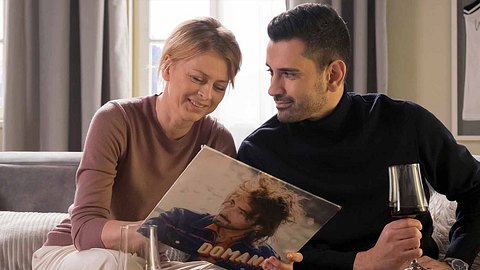 In aller Freundschaft: Ina und Ilay beginnen eine Affäre - Foto: MDR / Sebastian Kiss