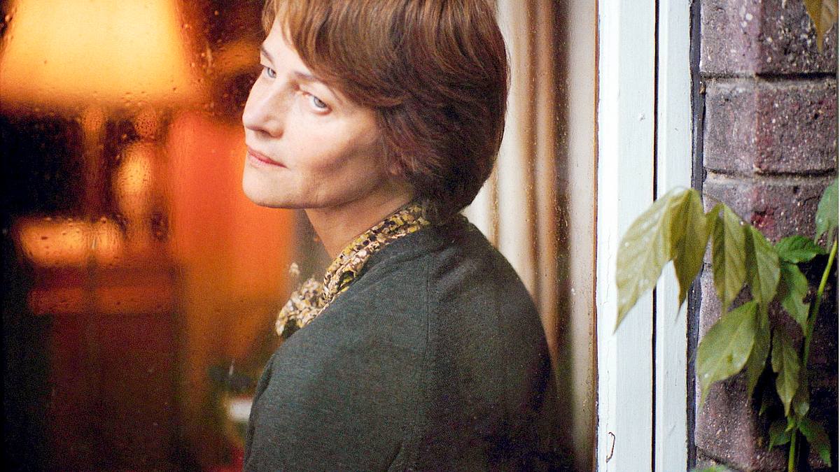 rätselhafte charlotte rampling - porträt einer kultschauspielerin