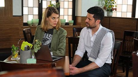 „Unter Uns“-Vorschau: Darum küsst Paco auf einmal Stella! - Foto: RTL / Stefan Behrens