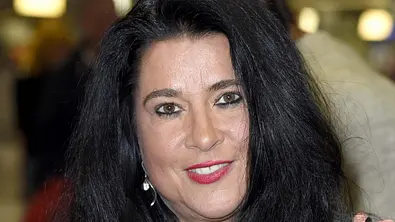 Iris Klein hat einen Fehler gemacht, von dem sie sich nun wieder trennen möchte - Foto: Tristar Media/Getty Images