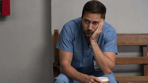 „New Amsterdam“ Staffel 4 auf Netflix: Wann und wie geht die Krankenhaus-Serie weiter? - Foto: RTL / © 2021 Universal Television LLC. ALL RIGHTS RESERVED