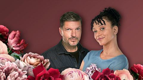„Rote Rosen“: Feuerwehr-Einsatz bei den Dreharbeiten! - Foto: ARD/Nicole Manthey/Thorsten Jander/Design Esther Schwarz