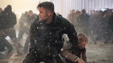 Tyler Rake: Extraction 2 startet auf Netflix. Chris Hemsworth, Sam Hargrave und Golshifteh Farahani im Interview - Foto: Jasin Boland/Netflix