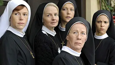 „Um Himmels Willen“-Darstellerin Antja Mönning nackt - Foto: ARD