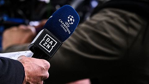 Champions League Mikrofon von DAZN - Foto: gettyimages/DeFodi Images/Kontributor