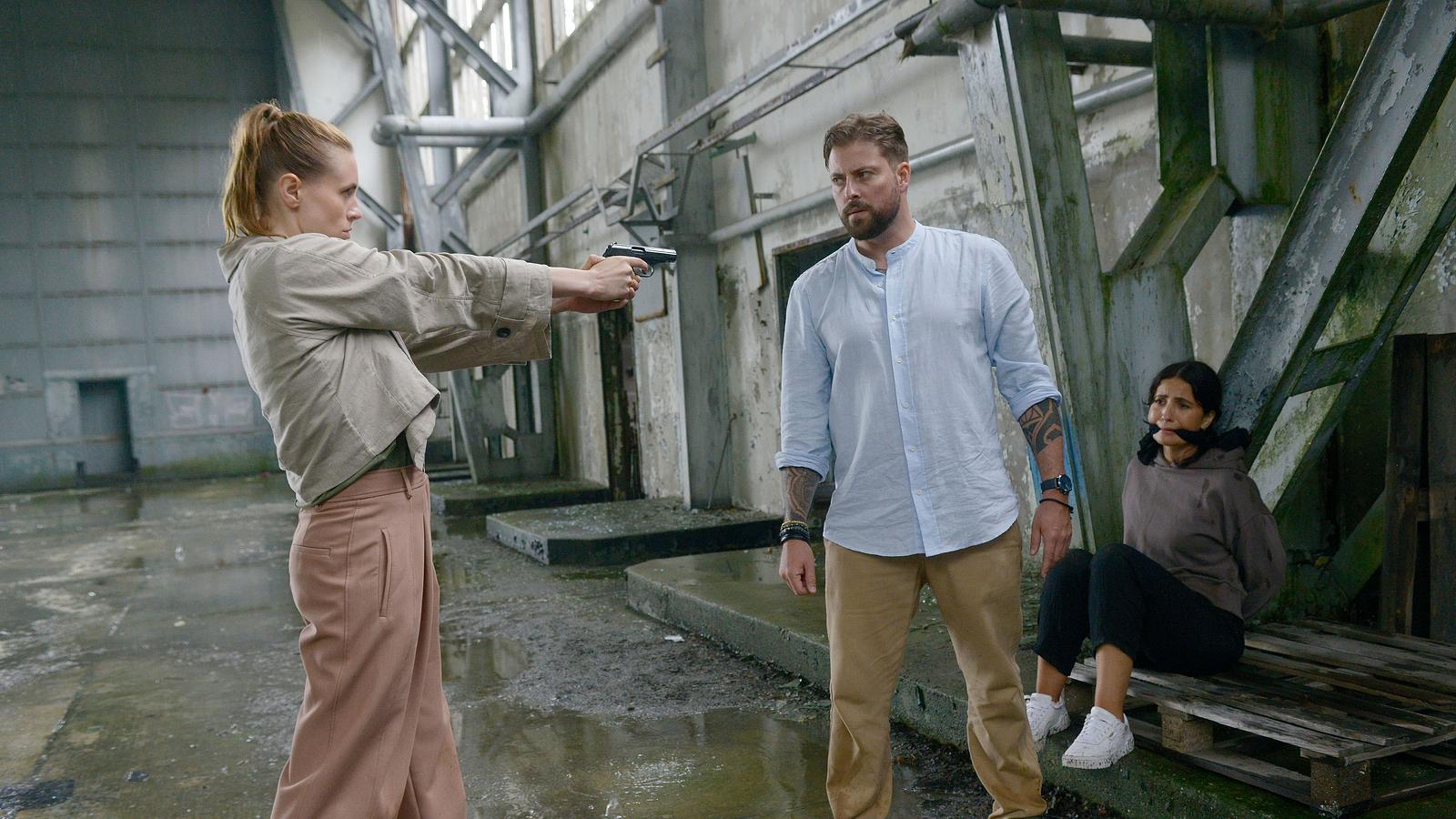 GZSZ: Zoe entführt Laura mit vorgehaltener Waffe!