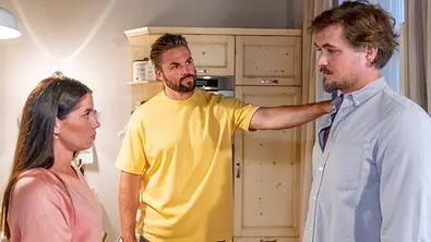 „Unter Uns“-Vorschau: Zieht David aus Köln weg? - Foto: RTL / Sebastian Meyer
