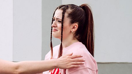 Die Dahoam is Dahoam-6-Wochen-Vorschau verrät: Von Maja landet ein anstößiges Bild im Netz - Foto: © BR/Nadya Jakobs