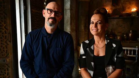 Das Rad der Zeit Sanaa Hamri und Thomas Napper - Foto: Shutterstock/Prime Video