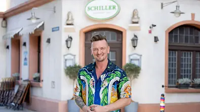 „Unter Uns“: Diese Rolle übernimmt Schlagerstar Ben Zucker - Foto: RTL / Sebastian Meyer