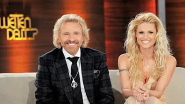 Thomas Gottschalk und Michelle Hunziker nahmen viele Jahre lang gemeinsam auf der Wetten, dass..?-Couch Platz - Foto: ZDF/Carmen Sauerbrei Thomas Gottschalk und Michelle Hunziker nahmen viele Jahre lang gemeinsam auf der Wetten, dass..?-Couch Platz - Foto: ZDF/Carmen Sauerbrei