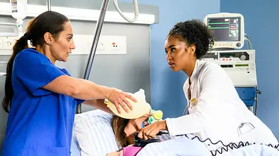 Daniela stirbt direkt vor Hennings Augen. - Foto: RTL/ Julia Feldhagen