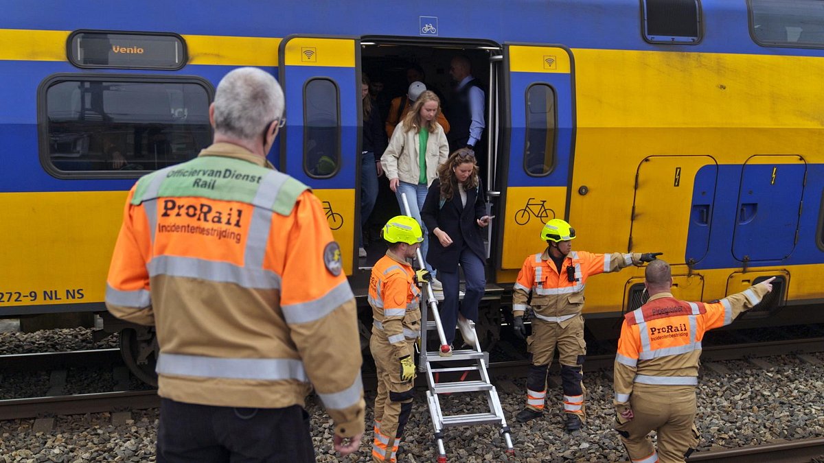 amsterdam central: alltag am mega-bahnhof