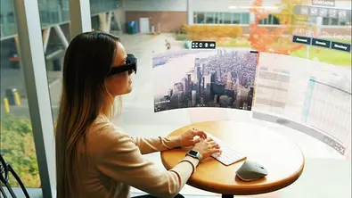 Lenovo ThinkReality A3: Platzmangel? Mit der AR-Brille erweiterst du dein Office im Nu - Foto: © Lenovo