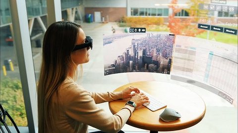 Lenovo ThinkReality A3: Platzmangel? Mit der AR-Brille erweiterst du dein Office im Nu - Foto: © Lenovo