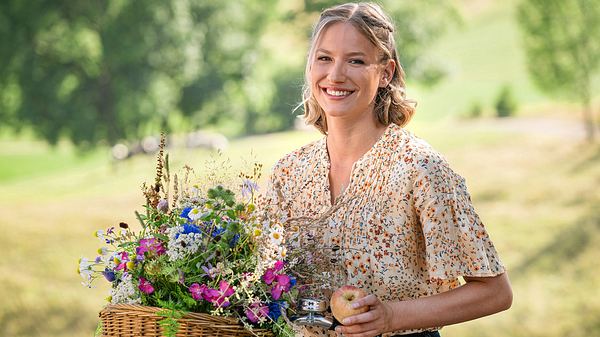 Die Fallers: Ana Carolina Kleine als Celine - Foto: SWR / Christian Koch