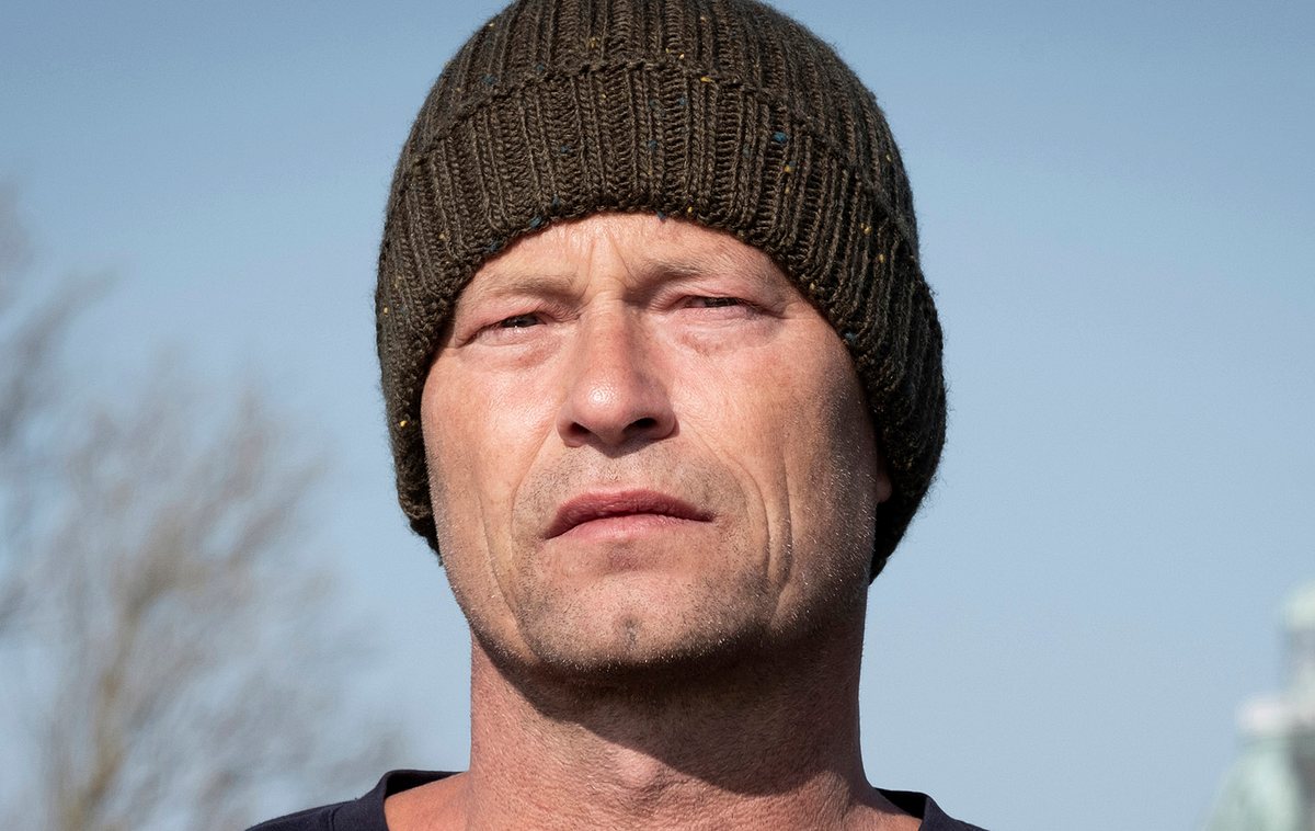 So reagierte Til Schweiger als er auf die Vorwürfe zu Alkohol und Gewalt am Manto Manto 2-Set angesprochen wurde