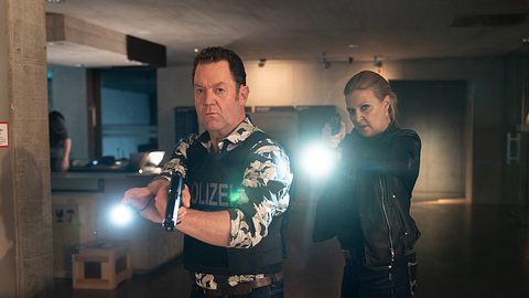 Eine lange Serie an skrupellosen Einbrüchen hält Paul Böhmer (Jürgen Tonkel) und Vera Lanz (Katharina Böhm) in Atem - Foto: ZDF/Michael Marhoffer