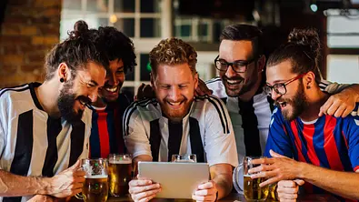 Perfect Plus Jahrespaket mit DAZN UNLIMITED  bei Waipu.tv - Foto: TVM/PR