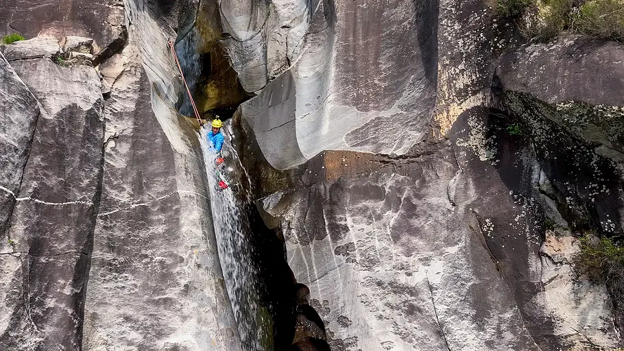 Keep on Canyoning - Die schönsten Schluchten der Schweiz keep on canyoning - die schönsten schluchten der schweiz