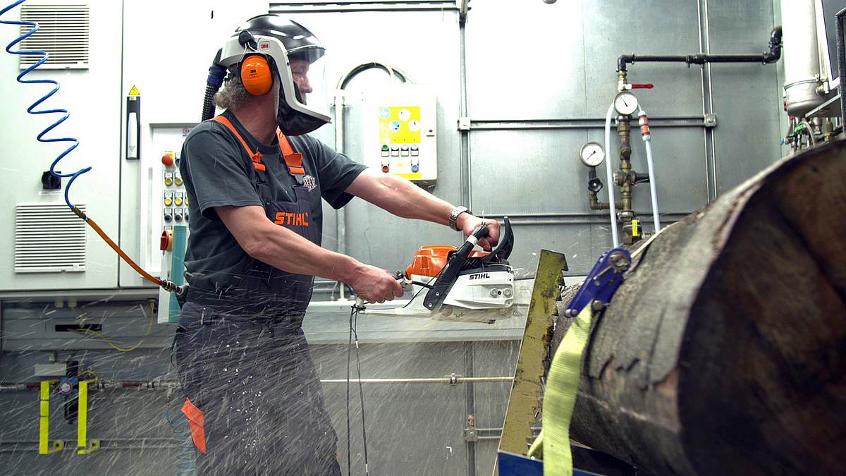 scharf, stark und laut - kettensägen im einsatz