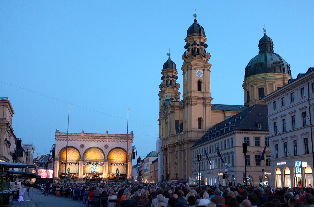 klassik am odeonsplatz mit dem brso und franz welser-möst