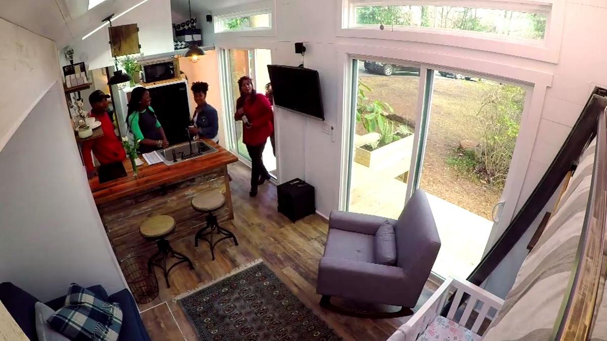 großes glück im kleinen haus