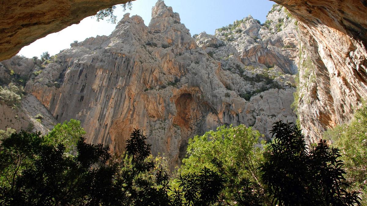 sardinien - arche aus stein