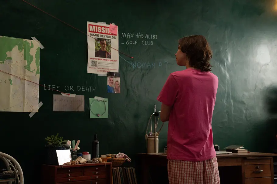 Szenenbild aus „A Good Girls Guide to Murder“ Staffel 2.