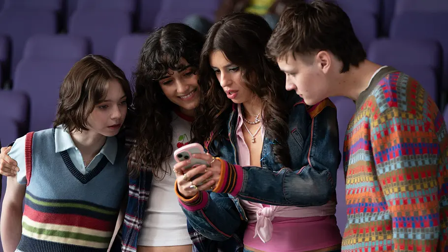 Pip, Cara, Lauren und Connor in Staffel 2 von „A Good Girls Guide to Murder“.