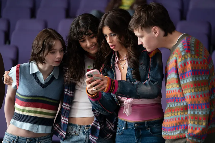 Szenenbild aus „A Good Girls Guide to Murder“ Staffel 2.