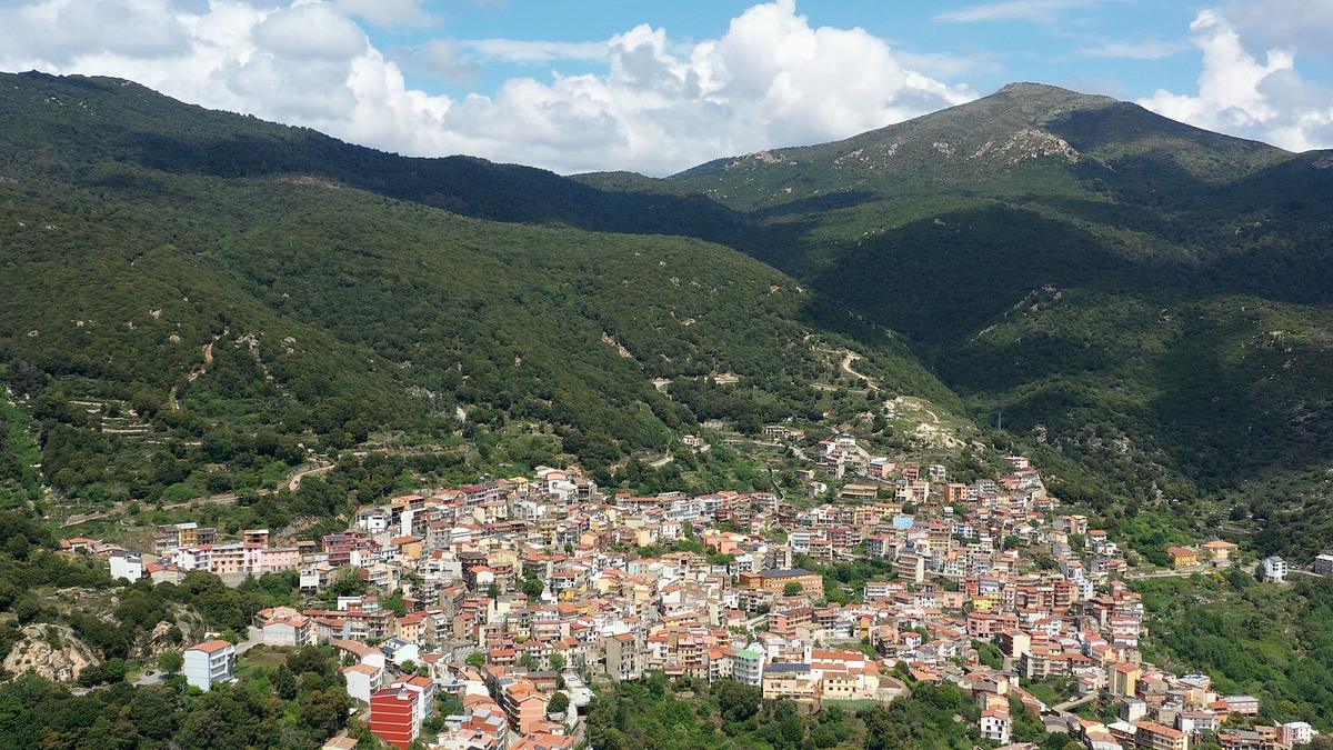 sardinien - traumstrände und schroffe berge
