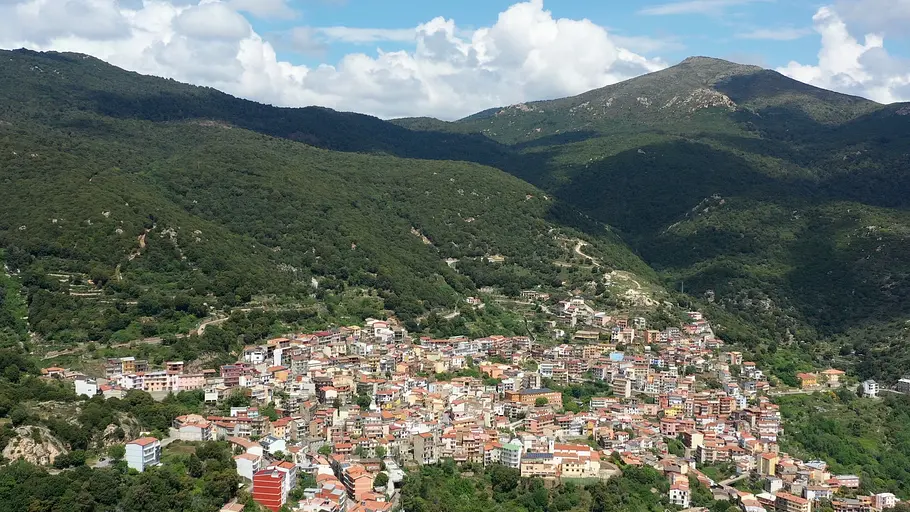 sardinien - traumstrände und schroffe berge