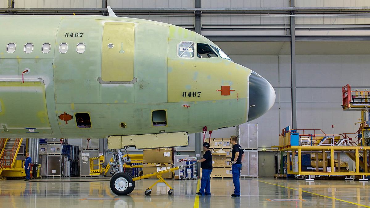 die flugzeugbauer - hightech-flieger am fließband