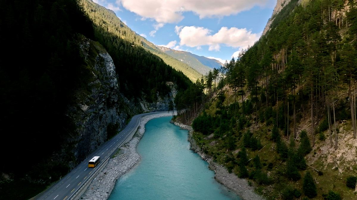 mit dem postauto durch die schweiz