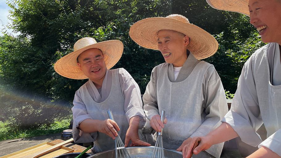 südkorea - die nonne der tempelküche