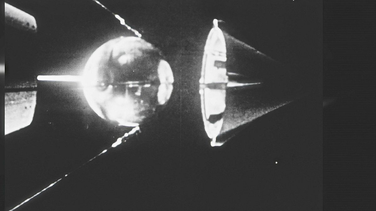 gefährlicher weltraumschrott - auf kollisionskurs mit satelliten