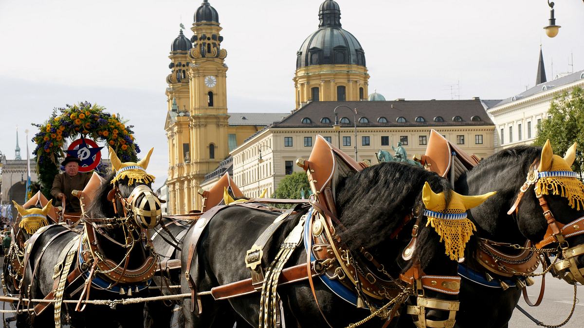 oktoberfest: trachten- und schützenzug 2025