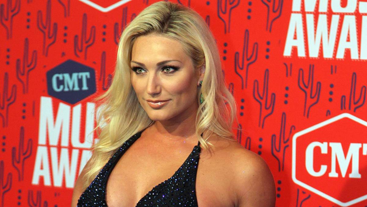 Abseits von ihrer restlichen Familie hat sich Brooke Hogan ein eigenes Leben aufgebaut. Brooke Hogan auf dem roten Teppich der CMT Music Awards.