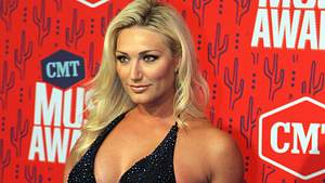Brooke Hogan auf dem roten Teppich der CMT Music Awards. - Foto: IMAGO / UPI Photo