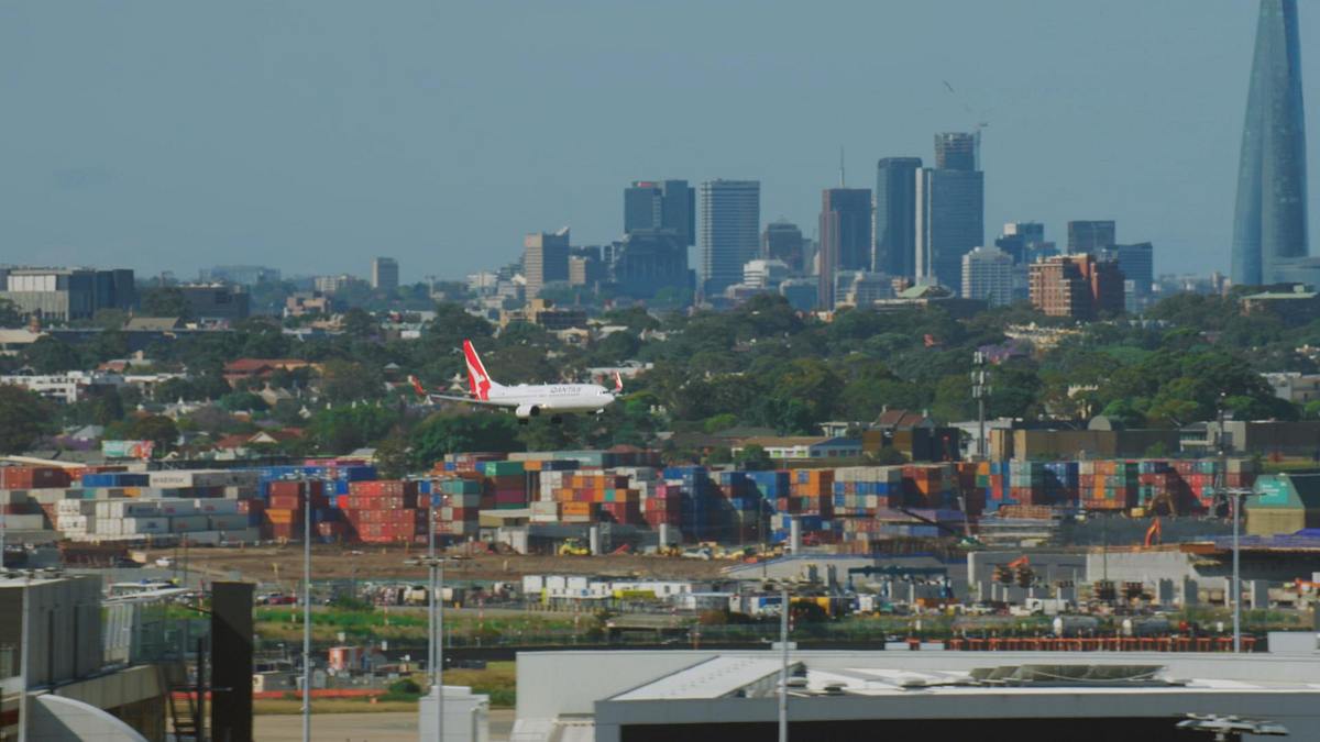 inside sydney airport: alltag am mega-flughafen