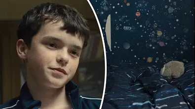 „Adolescence“ auf Netflix: l. Owen Cooper als Jamie Miller, r. sein Teddybär - Foto: Netflix